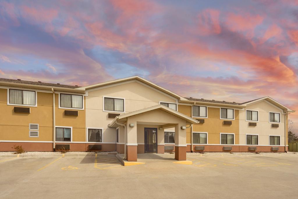 Super 8 by Wyndham Fond Du Lac Exterior foto